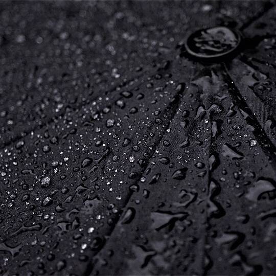 Schwarzer Regenschirm